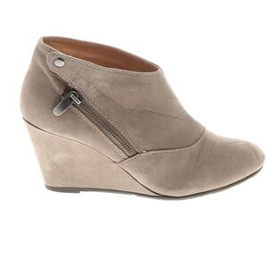 CL by Laundry Stylish Taupe Wedge Ankle Boots 8 38.5